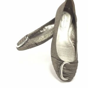 Tahari Silver Slip On Flats Womens 7 Shoes